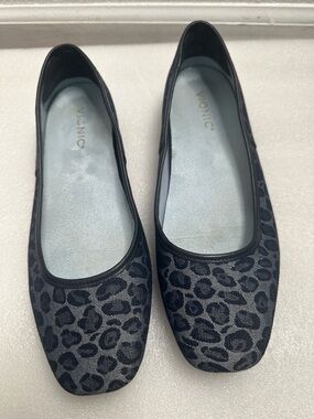 Vionic Women's Black Gray Leopard-Print Ballet Flats size 9.5